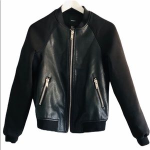 Forever 21 black faux leather scuba jacket silver hardware pockets size Small